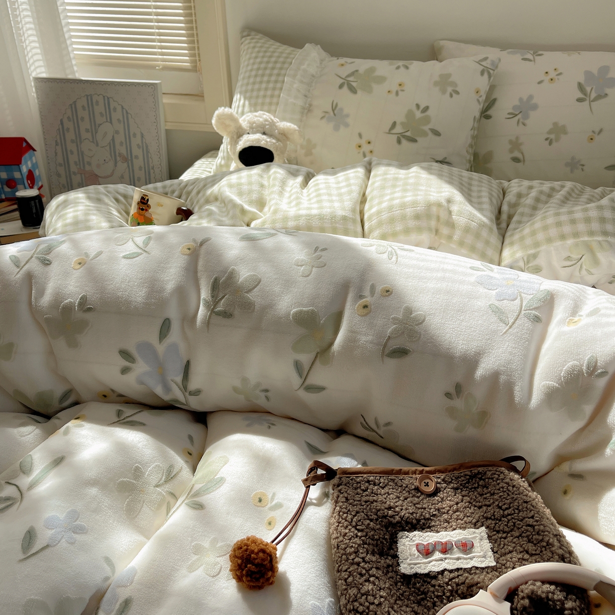 91家纺网 家纺一手货源 找家纺 （总）瑞莱 2025秋冬高克重韩系蕾丝花边雕花绒四件套