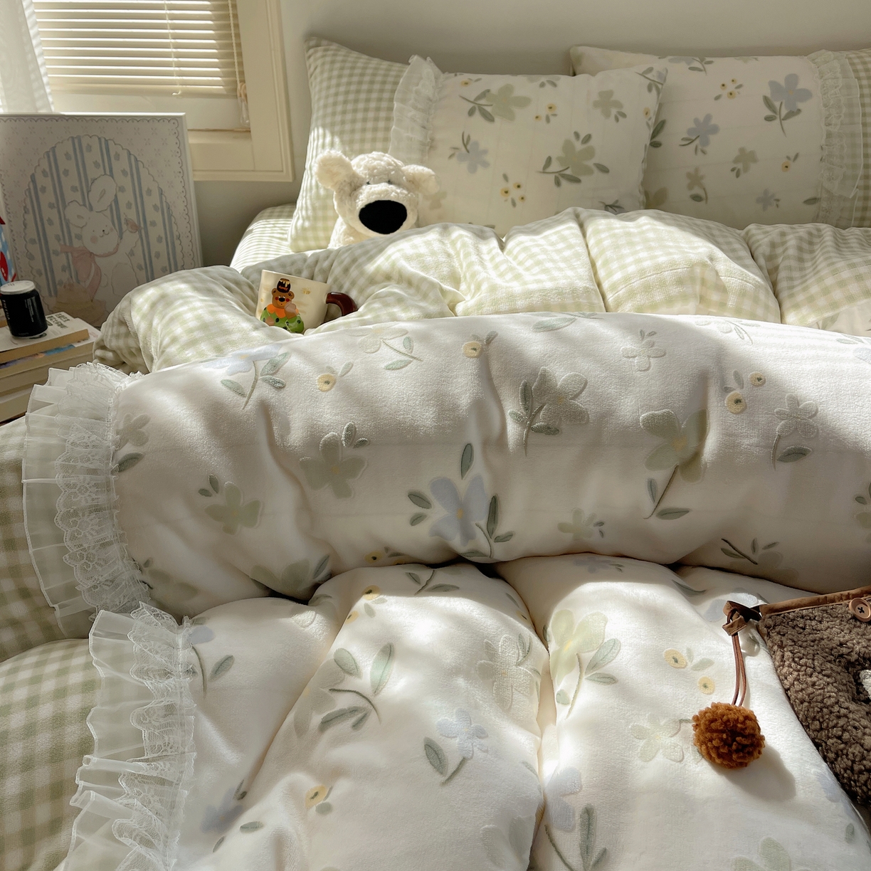 91家纺网 家纺一手货源 找家纺 （总）瑞莱 2025秋冬高克重韩系蕾丝花边雕花绒四件套