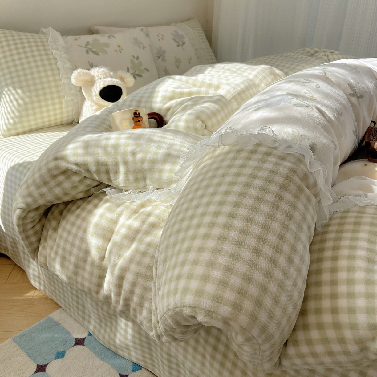 91家纺网 家纺一手货源 找家纺 （总）瑞莱 2025秋冬高克重韩系蕾丝花边雕花绒四件套