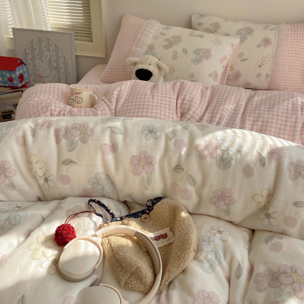 91家纺网 家纺一手货源 找家纺 瑞莱 2025秋冬高克重韩系蕾丝花边雕花绒四件套 蜜夏