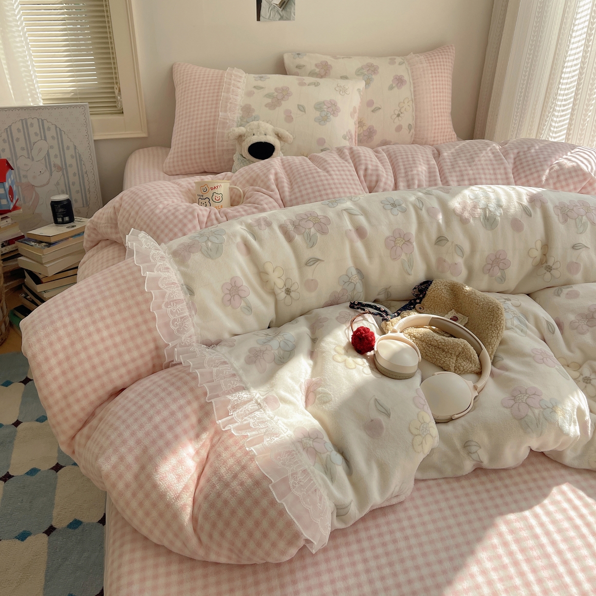 91家纺网 家纺一手货源 找家纺 瑞莱 2025秋冬高克重韩系蕾丝花边雕花绒四件套 蜜夏