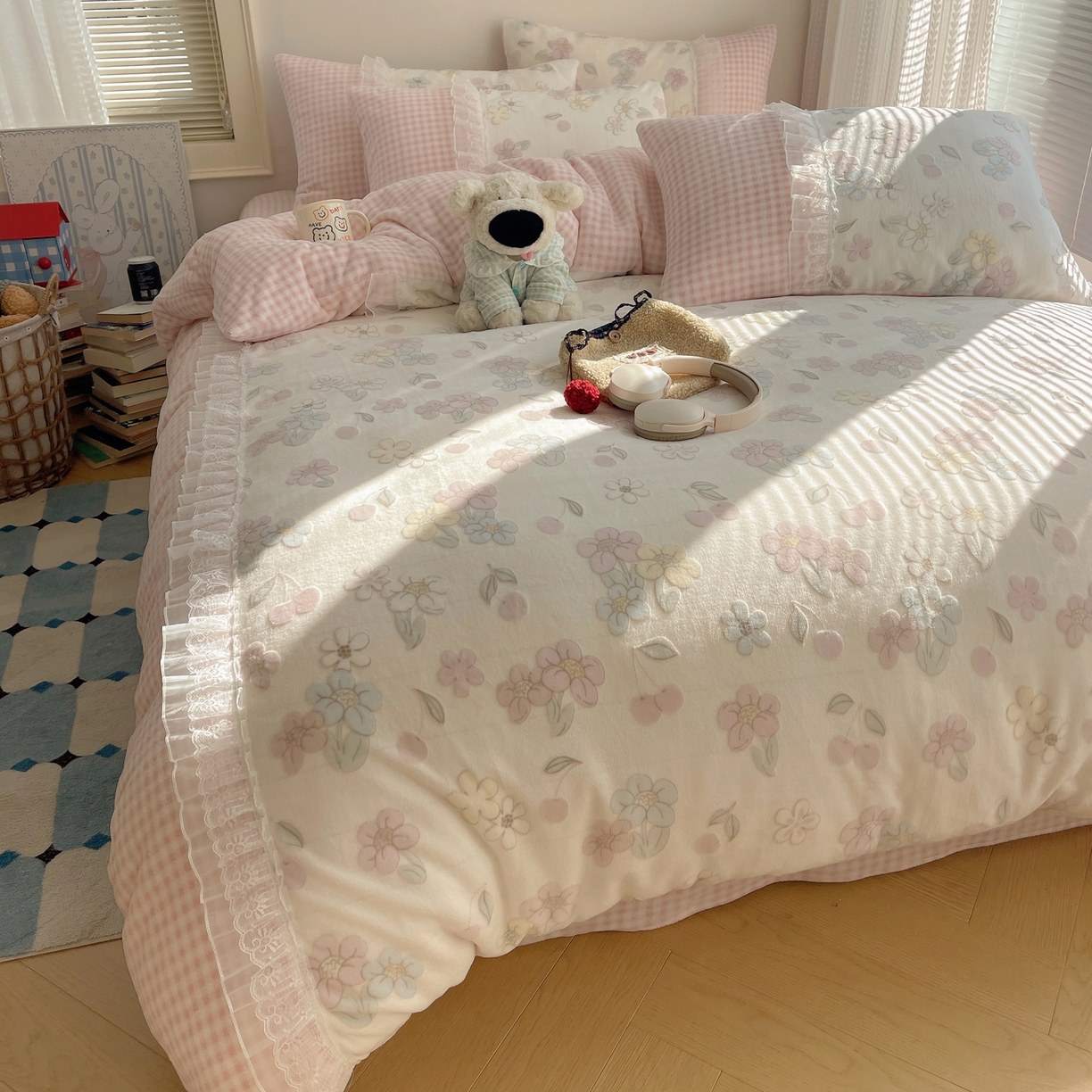 91家纺网 家纺一手货源 找家纺 瑞莱 2025秋冬高克重韩系蕾丝花边雕花绒四件套 蜜夏