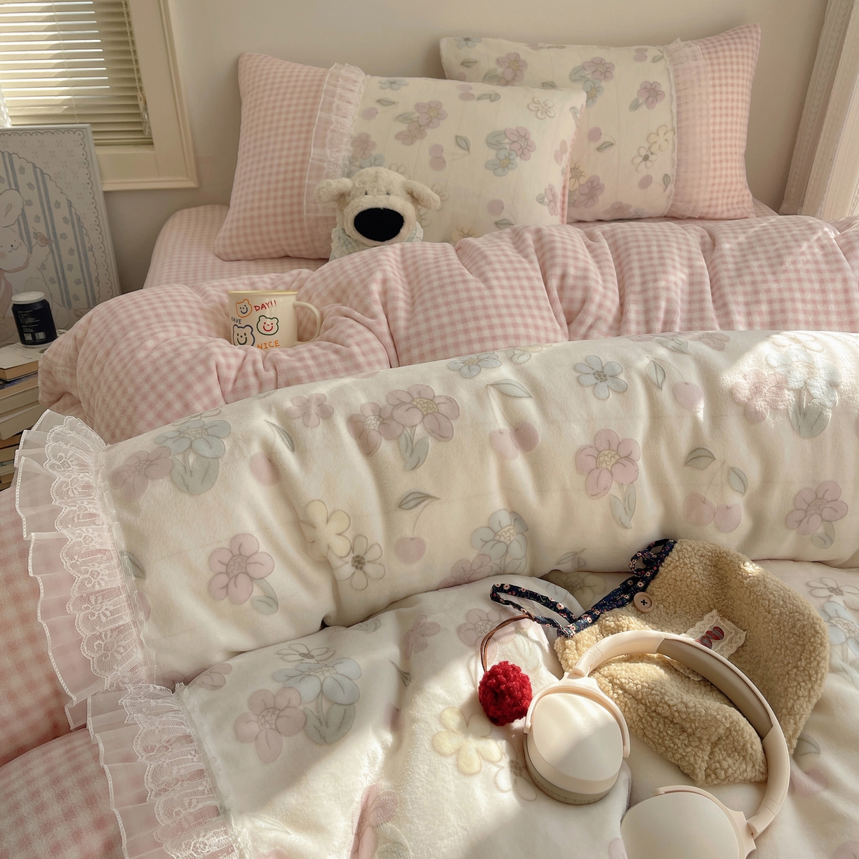 91家纺网 家纺一手货源 找家纺 瑞莱 2025秋冬高克重韩系蕾丝花边雕花绒四件套 蜜夏