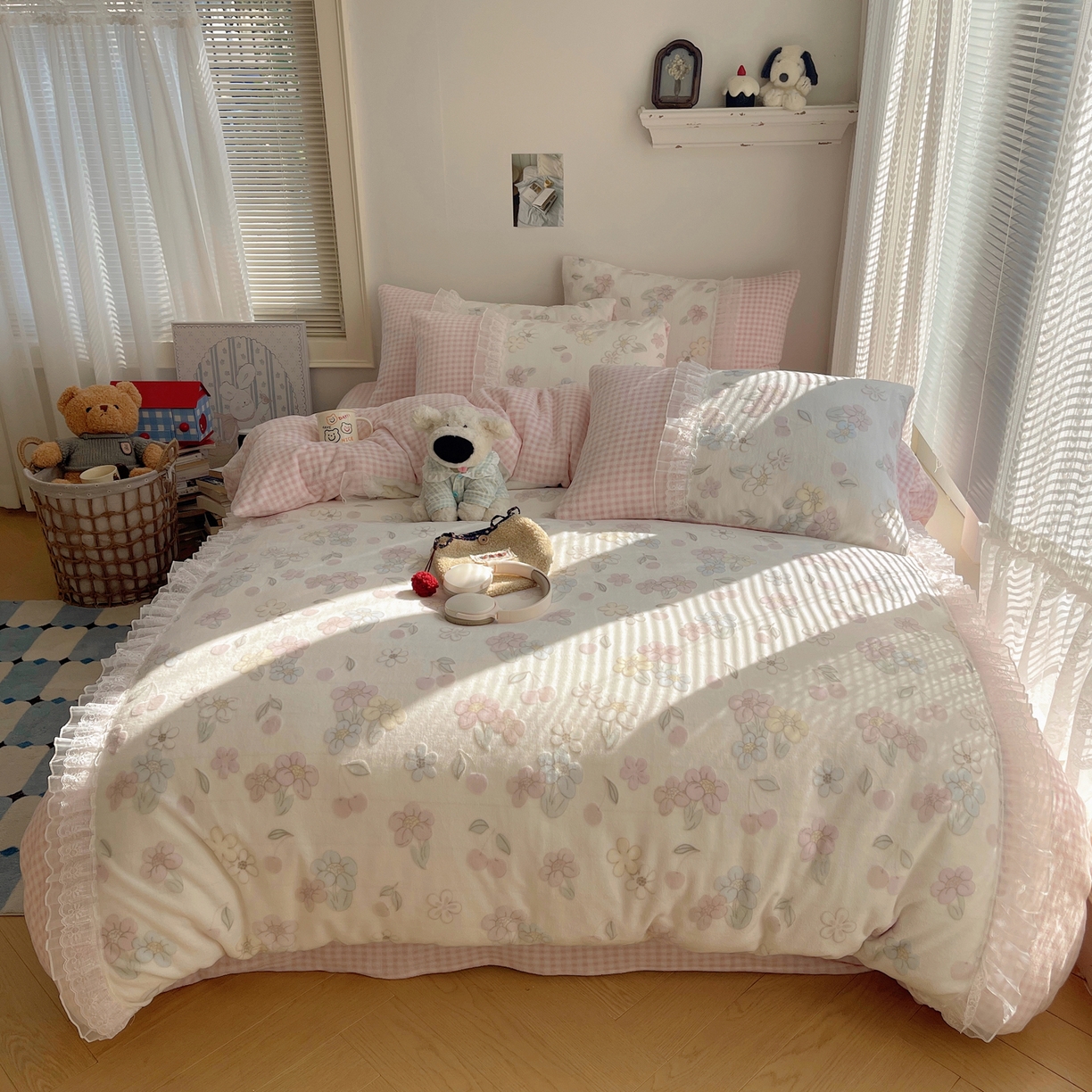 91家纺网 家纺一手货源 找家纺 瑞莱 2025秋冬高克重韩系蕾丝花边雕花绒四件套 蜜夏