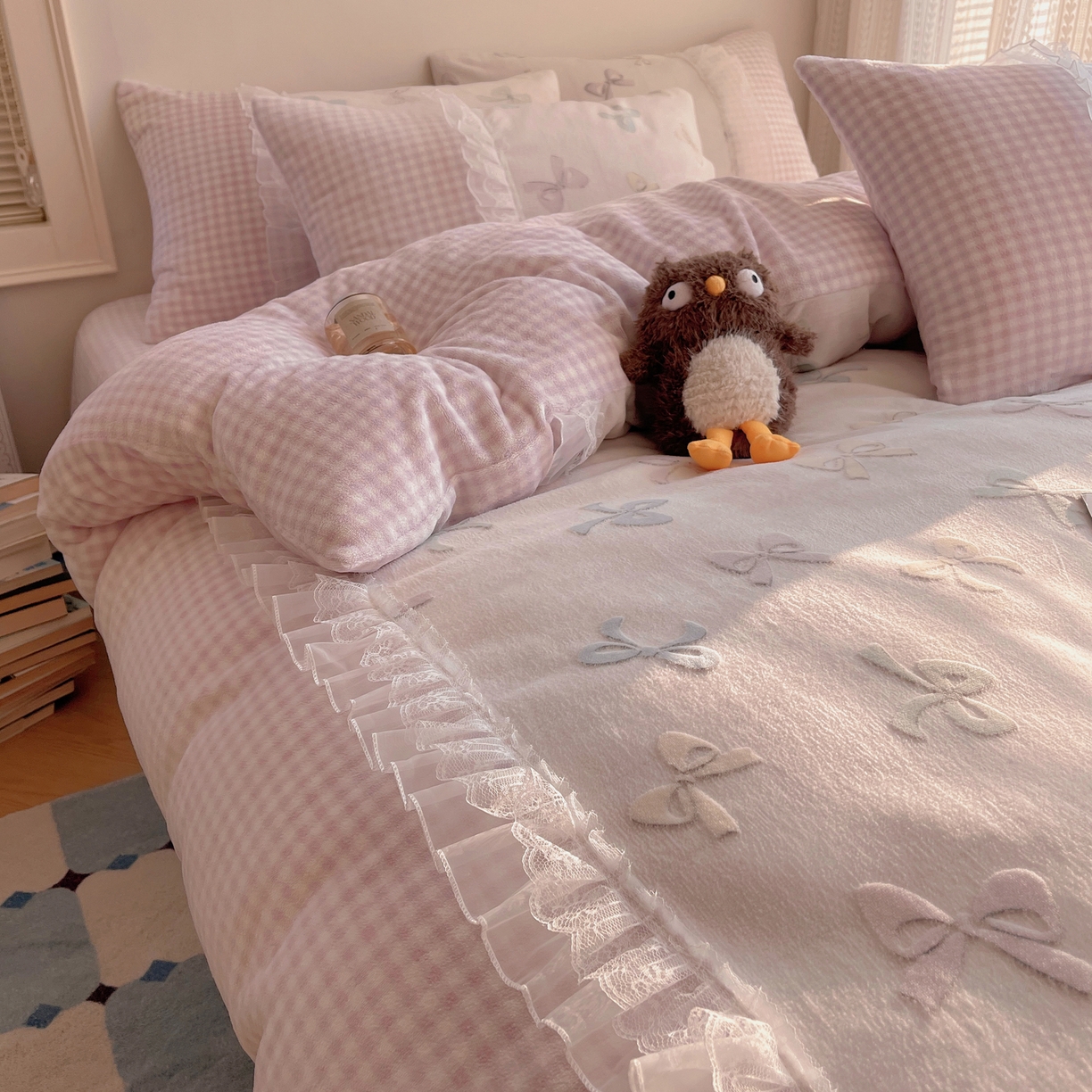 91家纺网 家纺一手货源 找家纺 瑞莱 2025秋冬高克重韩系蕾丝花边雕花绒四件套 同心结