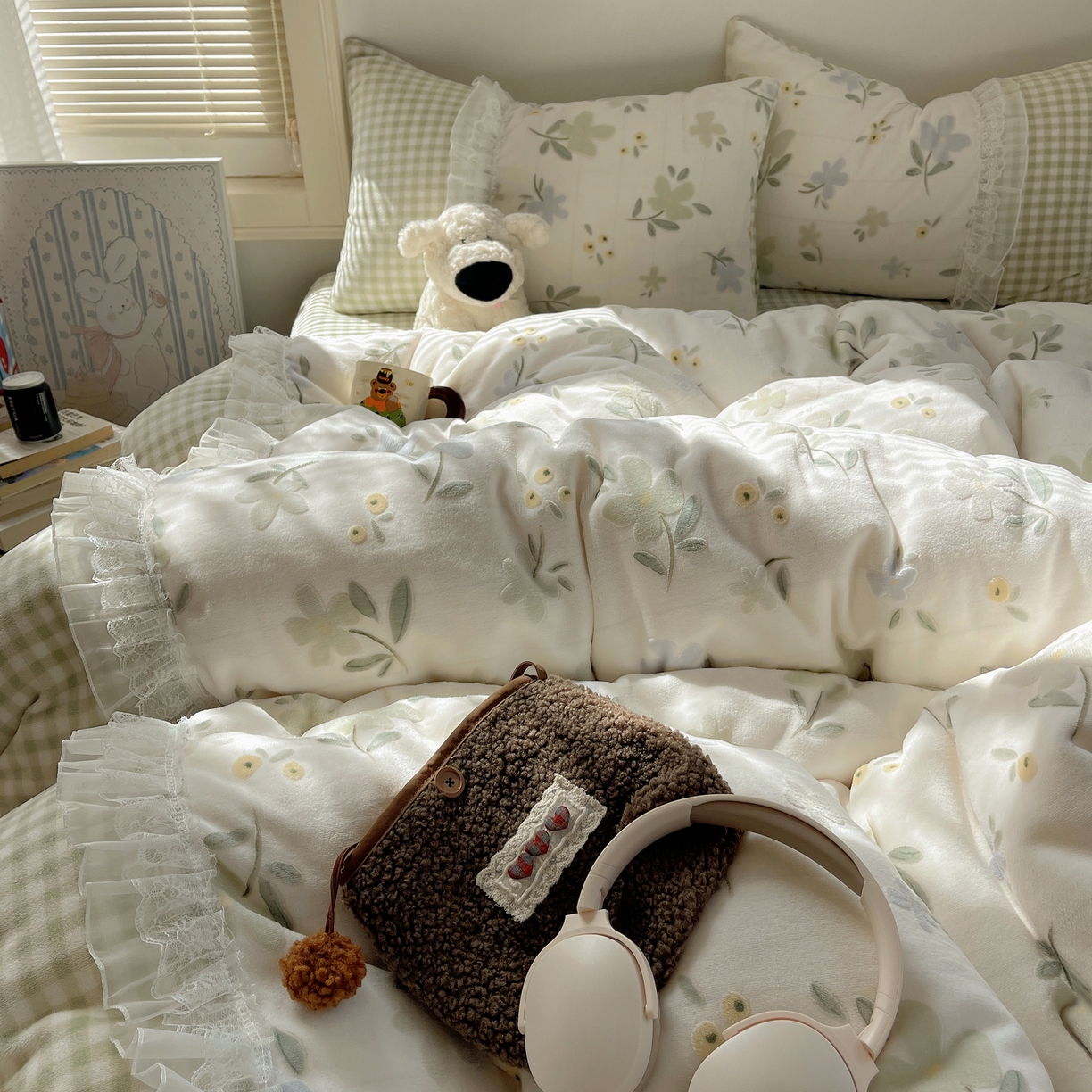 91家纺网 家纺一手货源 找家纺 瑞莱 2025秋冬高克重韩系蕾丝花边雕花绒四件套 邂逅