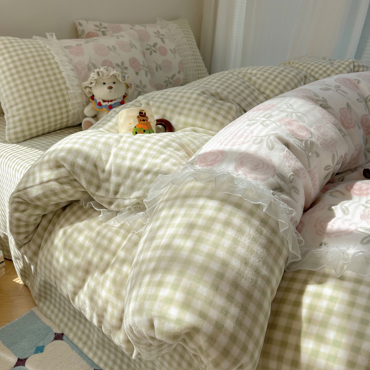 91家纺网 家纺一手货源 找家纺 瑞莱 2025秋冬高克重韩系蕾丝花边雕花绒四件套 艾莎