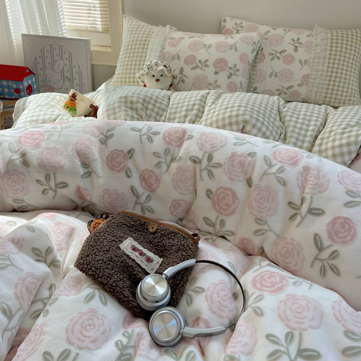 91家纺网 家纺一手货源 找家纺 瑞莱 2025秋冬高克重韩系蕾丝花边雕花绒四件套 艾莎