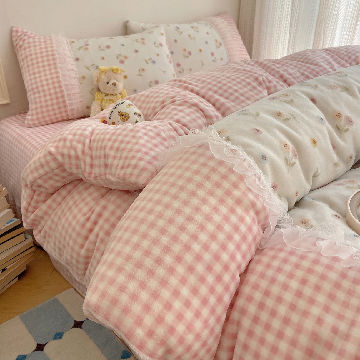 91家纺网 家纺一手货源 找家纺 瑞莱 2025秋冬高克重韩系蕾丝花边雕花绒四件套 悠然