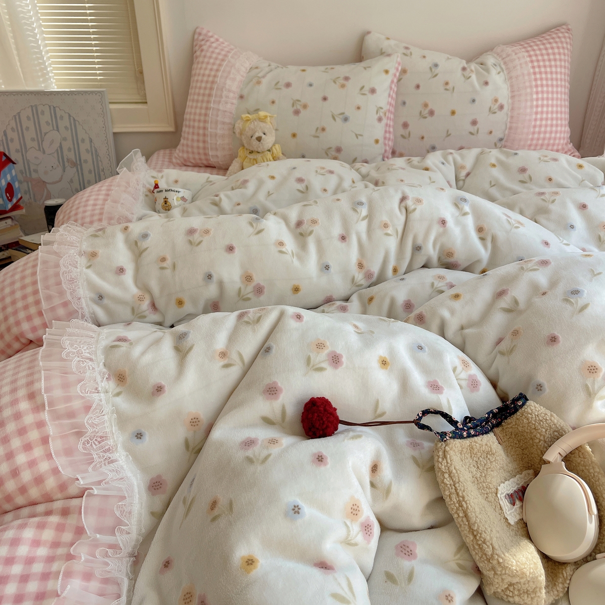 91家纺网 家纺一手货源 找家纺 瑞莱 2025秋冬高克重韩系蕾丝花边雕花绒四件套 悠然