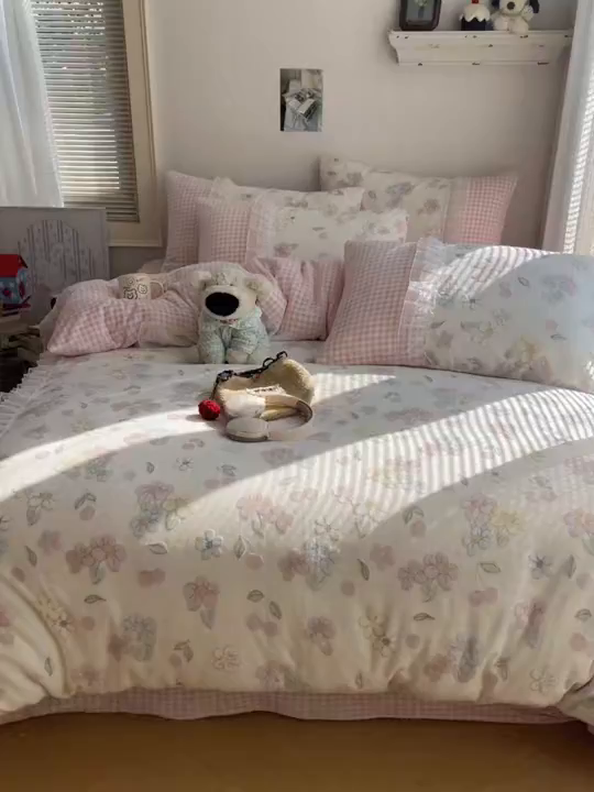 91家纺网 家纺一手货源 找家纺 瑞莱 2025秋冬高克重韩系蕾丝花边雕花绒四件套 蜜夏