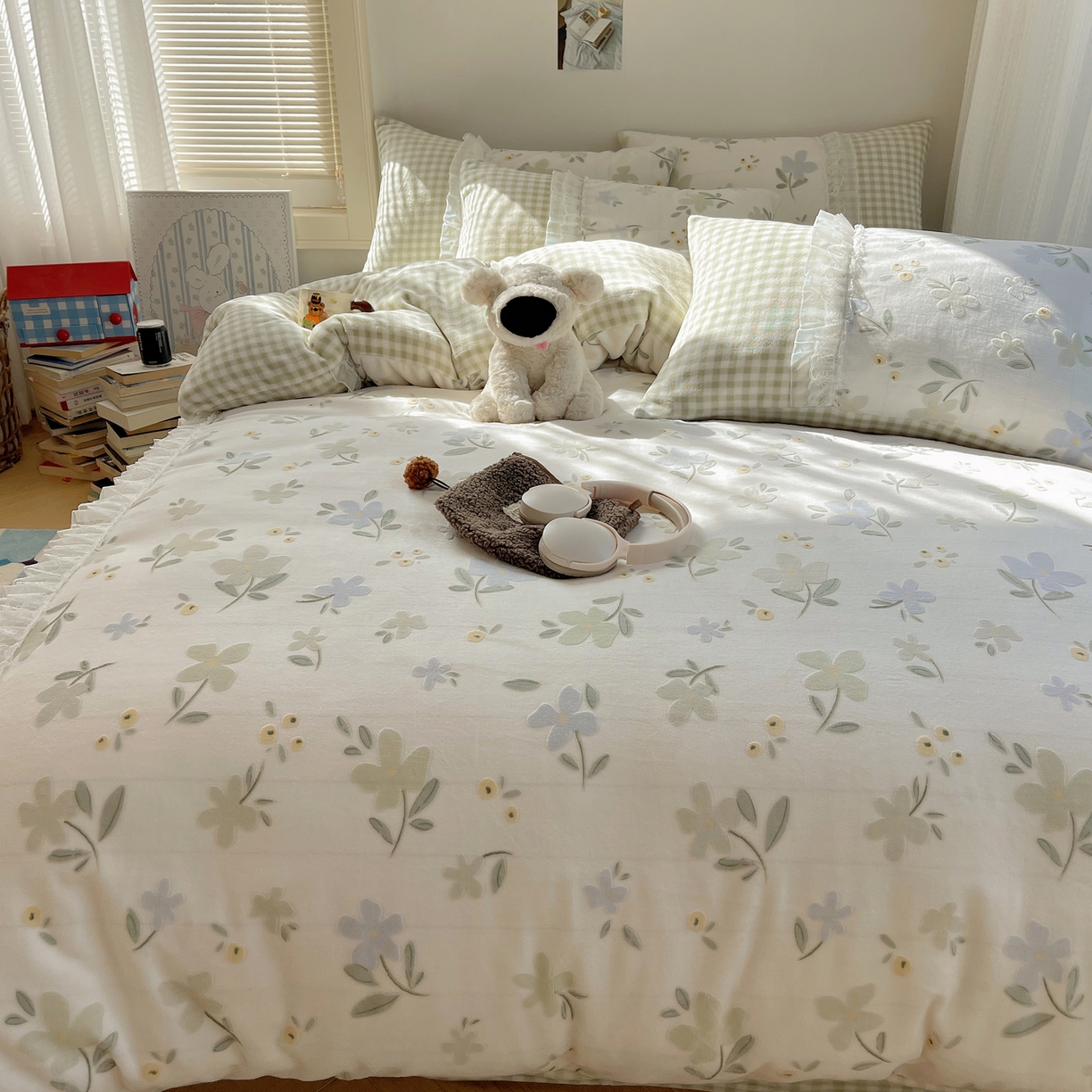 91家纺网 家纺一手货源 找家纺 瑞莱 2025秋冬高克重韩系蕾丝花边雕花绒四件套 邂逅