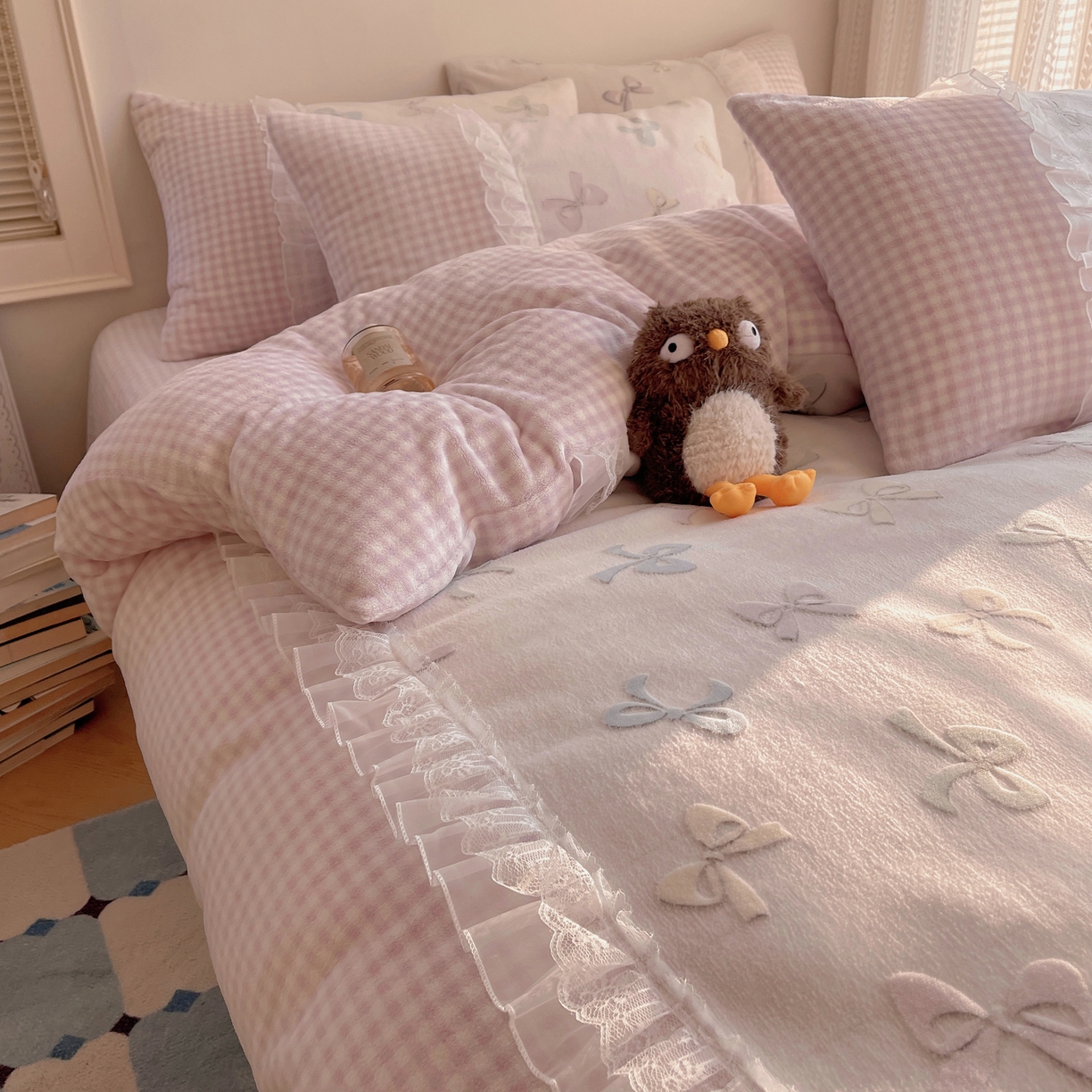 91家纺网 家纺一手货源 找家纺 瑞莱 2025秋冬高克重韩系蕾丝花边雕花绒四件套 同心结