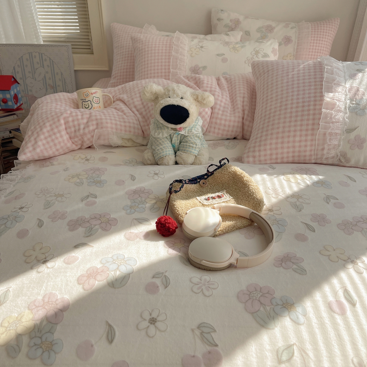 91家纺网 家纺一手货源 找家纺 瑞莱 2025秋冬高克重韩系蕾丝花边雕花绒四件套 蜜夏