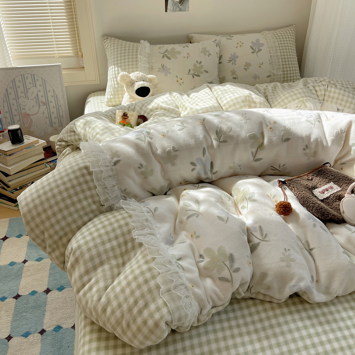 91家纺网 家纺一手货源 找家纺 瑞莱 2025秋冬高克重韩系蕾丝花边雕花绒四件套 邂逅