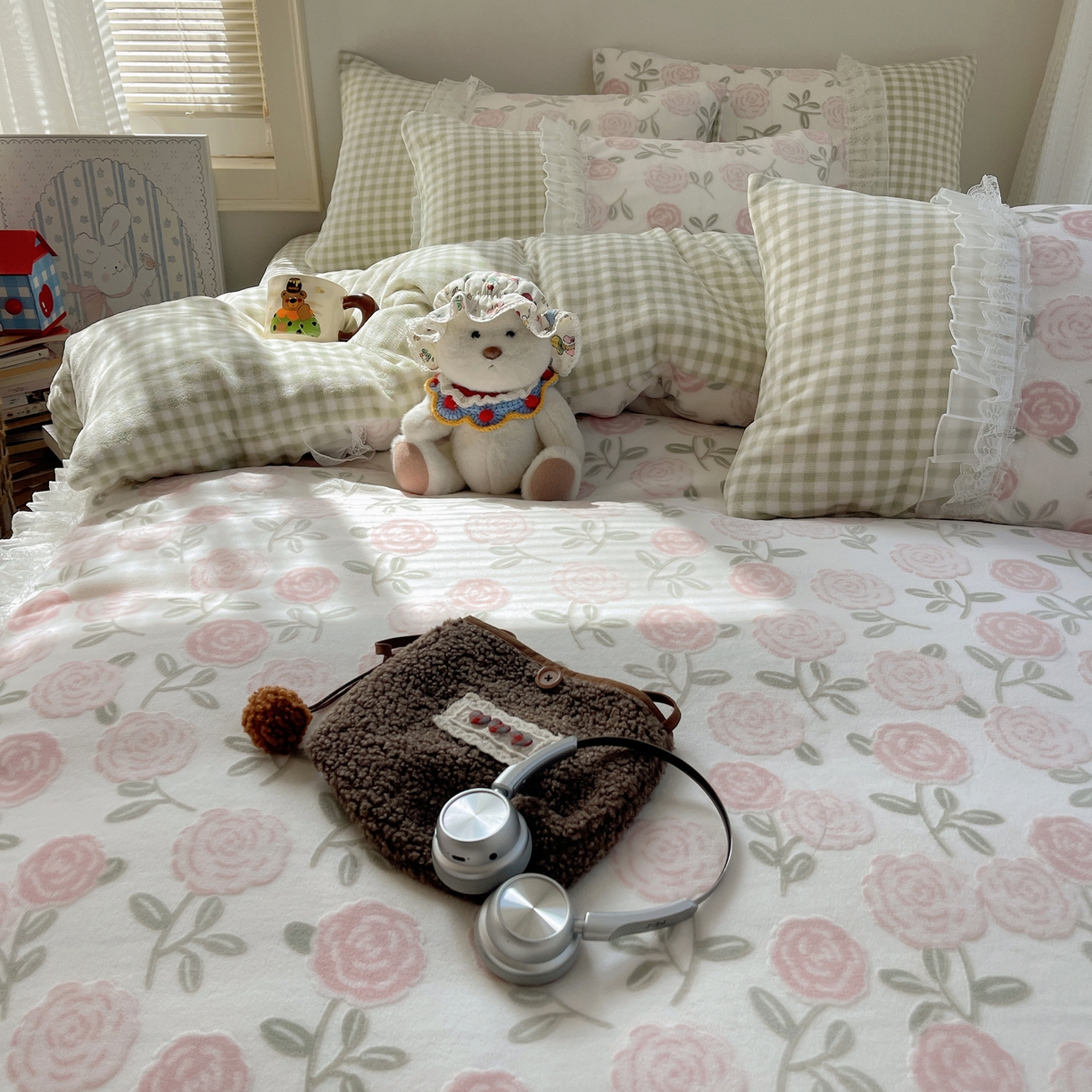 91家纺网 家纺一手货源 找家纺 瑞莱 2025秋冬高克重韩系蕾丝花边雕花绒四件套 艾莎