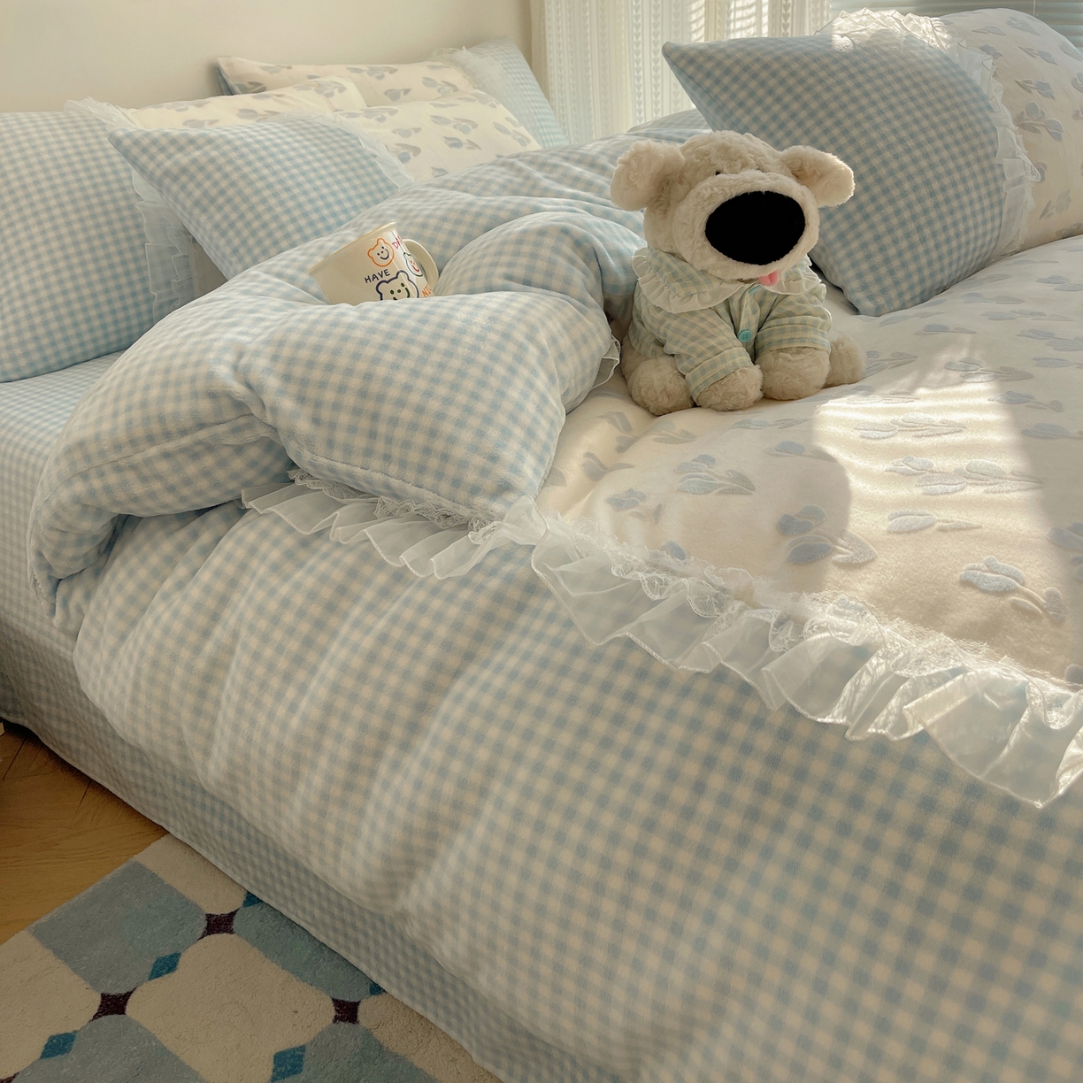 91家纺网 家纺一手货源 找家纺 瑞莱 2025秋冬高克重韩系蕾丝花边雕花绒四件套 郁金香