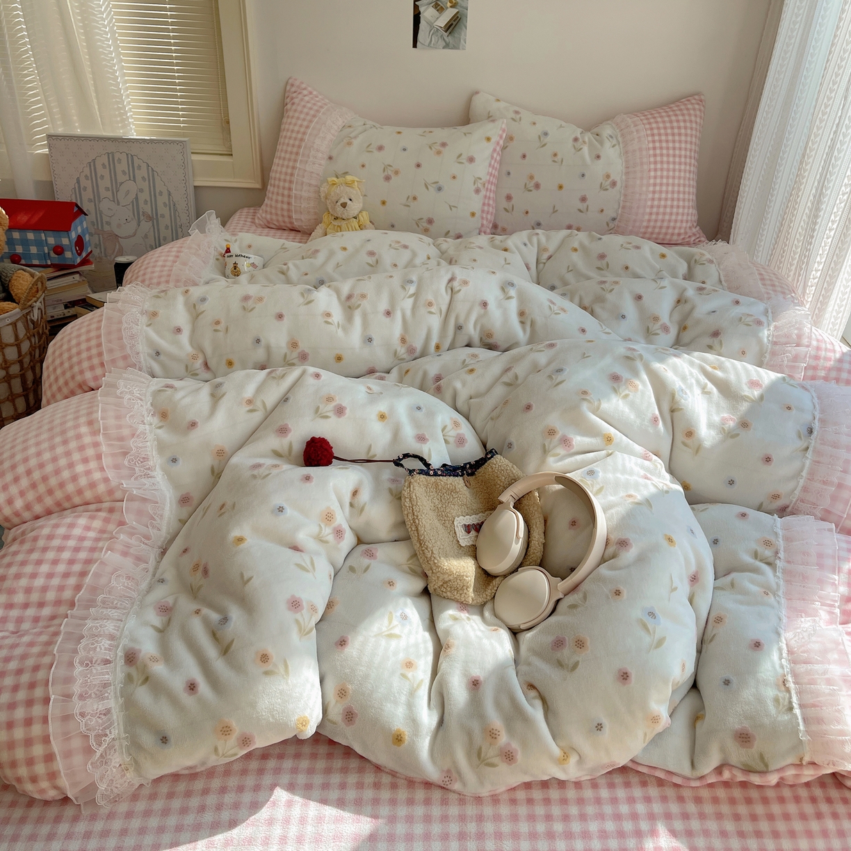 91家纺网 家纺一手货源 找家纺 瑞莱 2025秋冬高克重韩系蕾丝花边雕花绒四件套 悠然