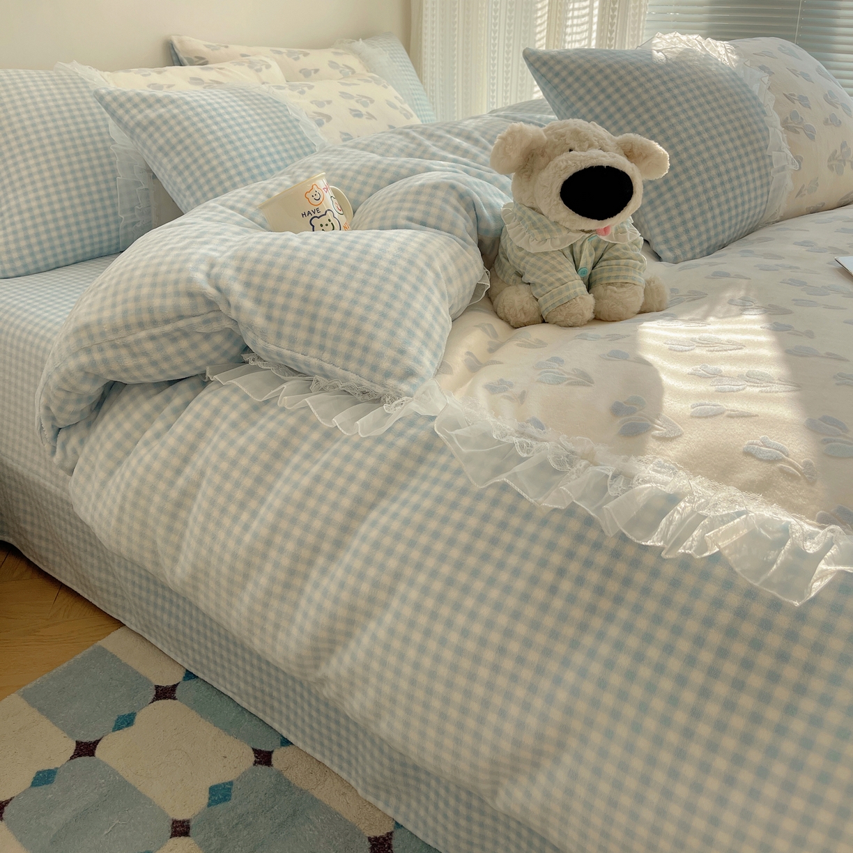 91家纺网 家纺一手货源 找家纺 瑞莱 2025秋冬高克重韩系蕾丝花边雕花绒四件套 郁金香