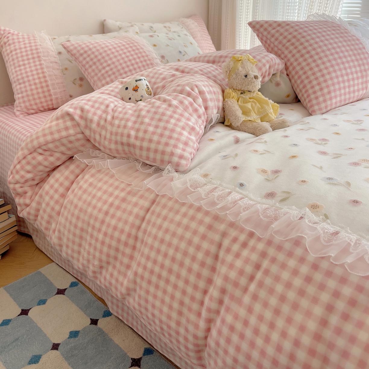 91家纺网 家纺一手货源 找家纺 瑞莱 2025秋冬高克重韩系蕾丝花边雕花绒四件套 悠然