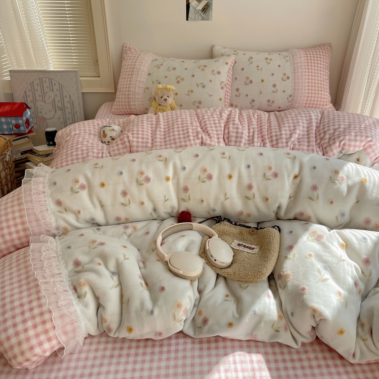 91家纺网 家纺一手货源 找家纺 瑞莱 2025秋冬高克重韩系蕾丝花边雕花绒四件套 悠然