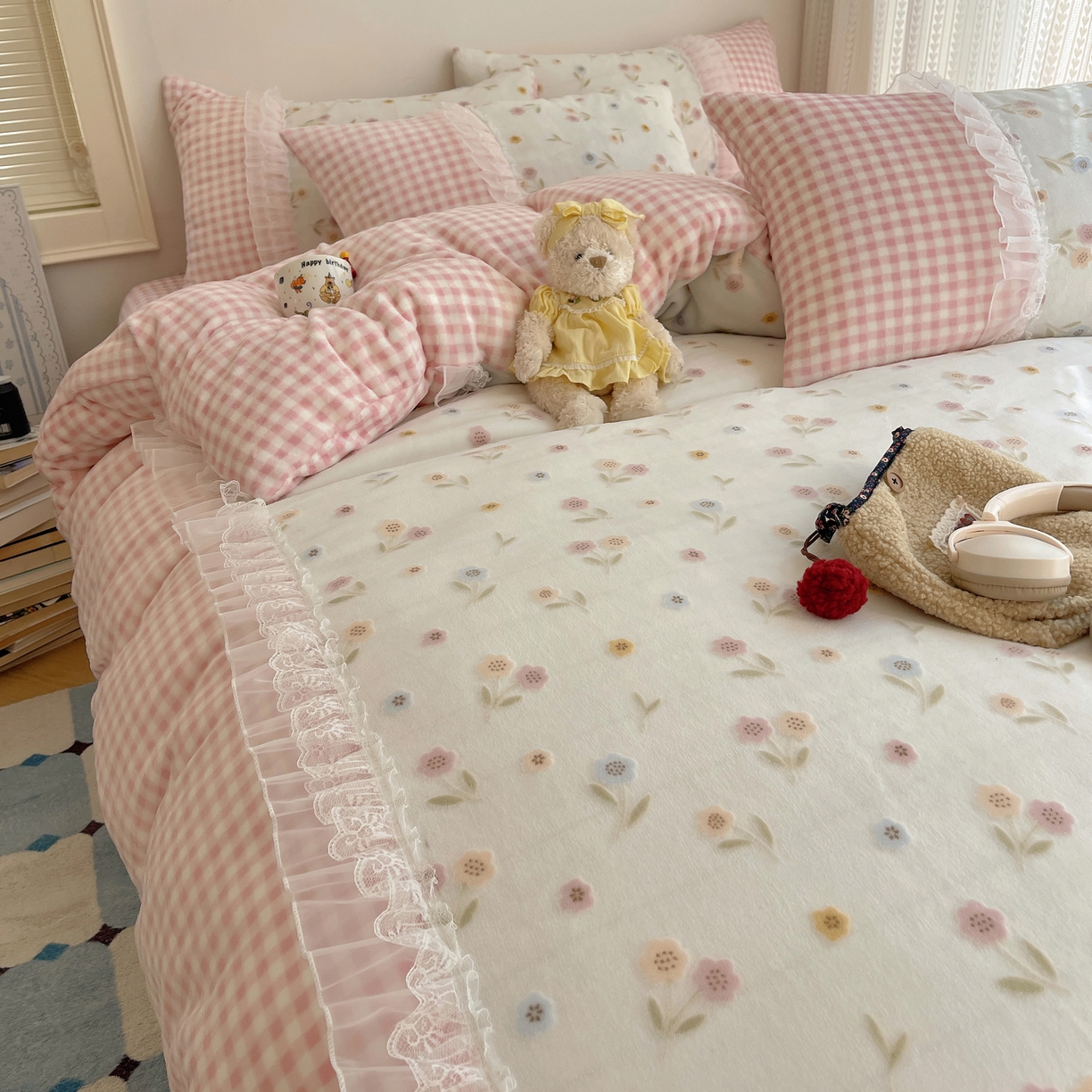 91家纺网 家纺一手货源 找家纺 瑞莱 2025秋冬高克重韩系蕾丝花边雕花绒四件套 悠然