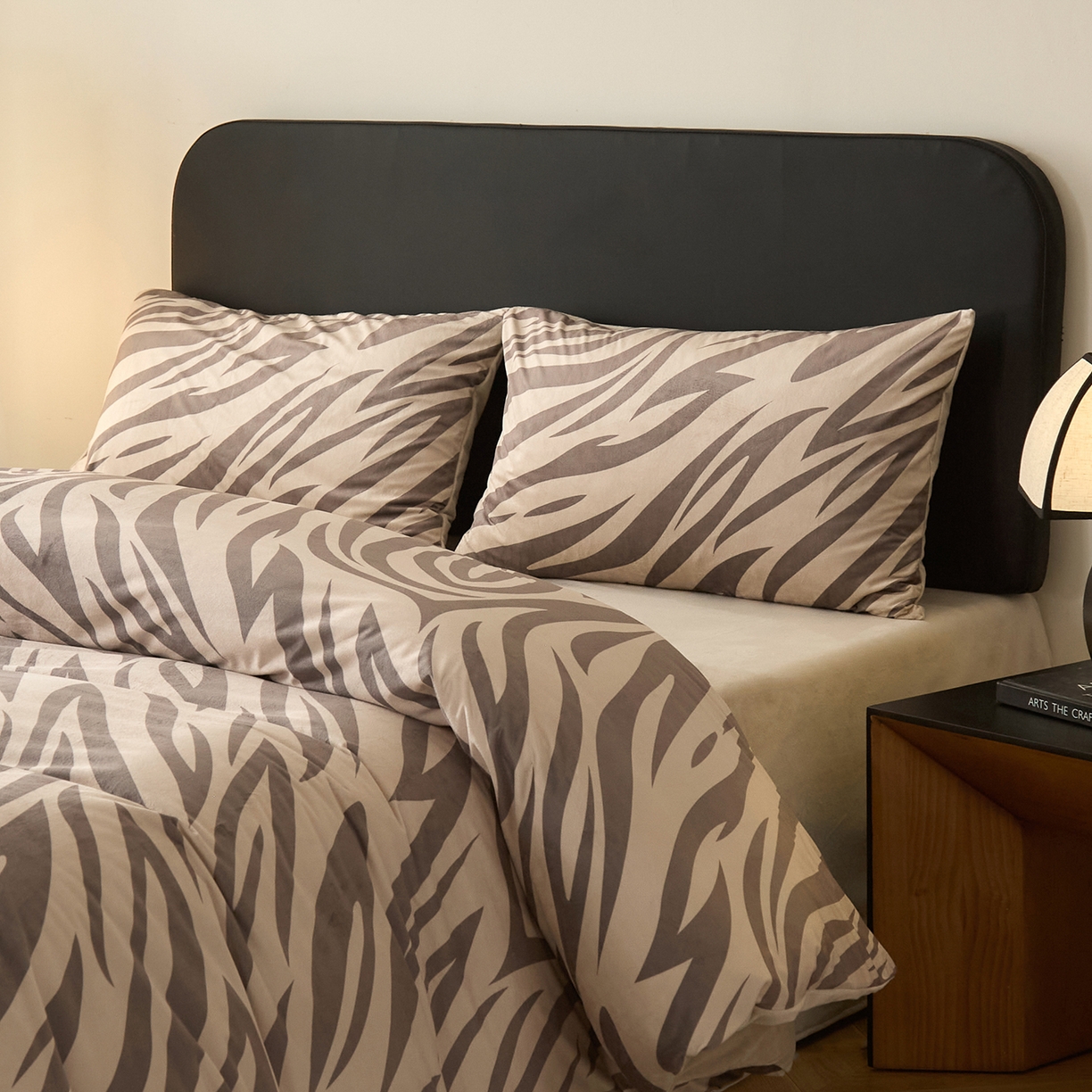 91家纺网 家纺一手货源 找家纺 ONE TWO ONE 121 【德芙绒】【总共有21个颜色 陆续上新】2025秋冬新款牛奶绒德芙绒宝宝绒婴儿绒短毛绒四件套摩格【未来大爆款】【提供买家秀】 会员-10 控价 标准258 加大278 