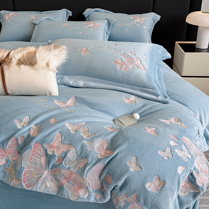 91家纺网 家纺一手货源 找家纺 星蕴家纺 2025新款230克全消光牛奶绒四件套-佰丽 佰丽-牛仔蓝