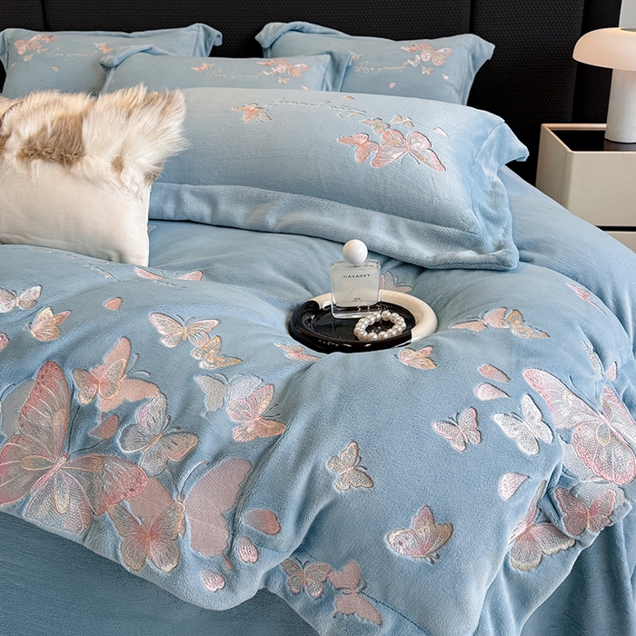 91家纺网 家纺一手货源 找家纺 星蕴家纺 2025新款230克全消光牛奶绒四件套-佰丽 佰丽-牛仔蓝