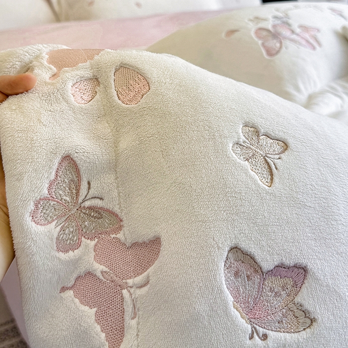 91家纺网 家纺一手货源 找家纺 星蕴家纺 2025新款230克全消光牛奶绒四件套-佰丽 佰丽-象牙白