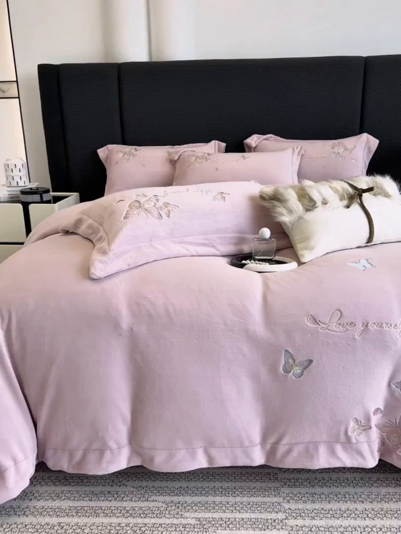 91家纺网 家纺一手货源 找家纺 （总）星蕴家纺 2025新款230克全消光牛奶绒四件套-佰丽