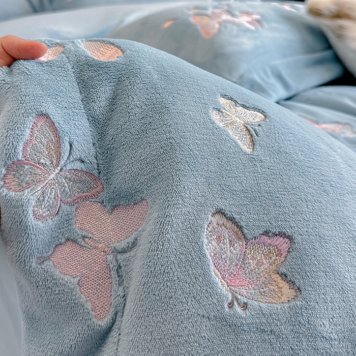 91家纺网 家纺一手货源 找家纺 星蕴家纺 2025新款230克全消光牛奶绒四件套-佰丽 佰丽-牛仔蓝