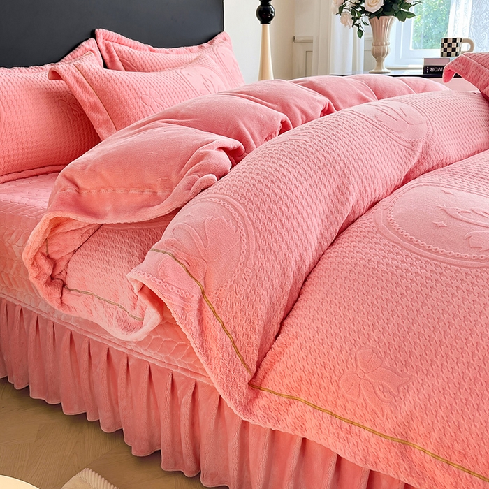 91家纺网 家纺一手货源 找家纺 代芙家纺 2025新款全消光雕花四件套-爱恋 爱恋-粉玉