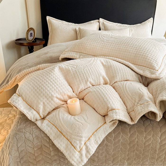 91家纺网 家纺一手货源 找家纺 代芙家纺 2025新款全消光雕花四件套-爱恋 爱恋-米白