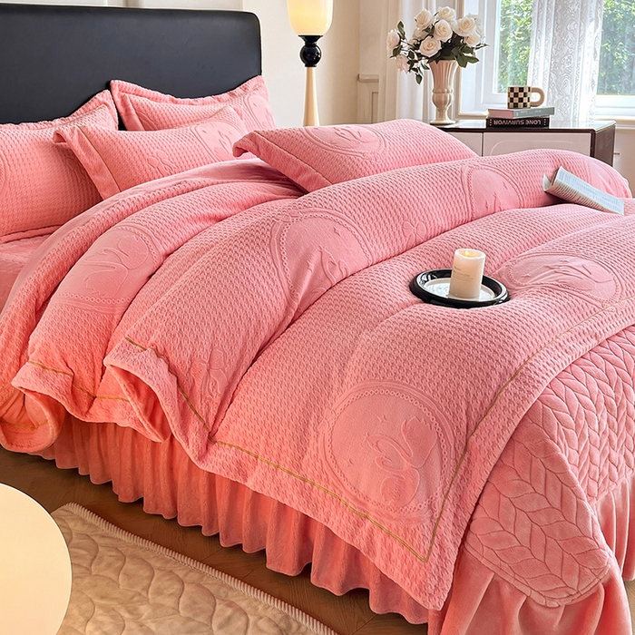 91家纺网 家纺一手货源 找家纺 代芙家纺 2025新款全消光雕花四件套-爱恋 爱恋-粉玉