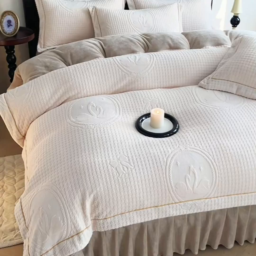 91家纺网 家纺一手货源 找家纺 代芙家纺 2025新款全消光雕花四件套-爱恋 爱恋-米白