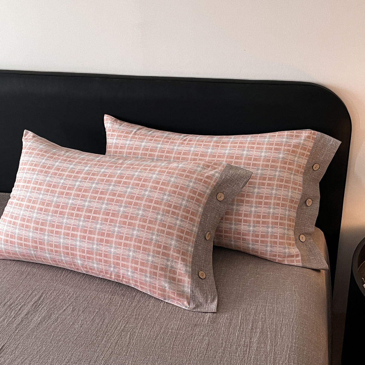 91家纺网 家纺一手货源 找家纺 慕木家纺 2025新款日系原麻复古风纽扣款四件套 纽扣款-伯克利-红