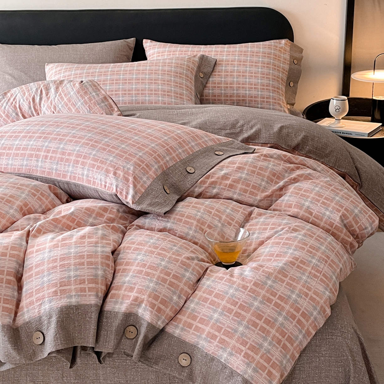 91家纺网 家纺一手货源 找家纺 慕木家纺 2025新款日系原麻复古风纽扣款四件套 纽扣款-伯克利-红