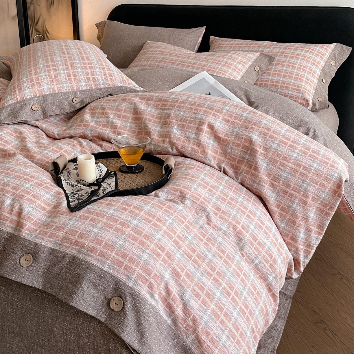 91家纺网 家纺一手货源 找家纺 慕木家纺 2025新款日系原麻复古风纽扣款四件套 纽扣款-伯克利-红