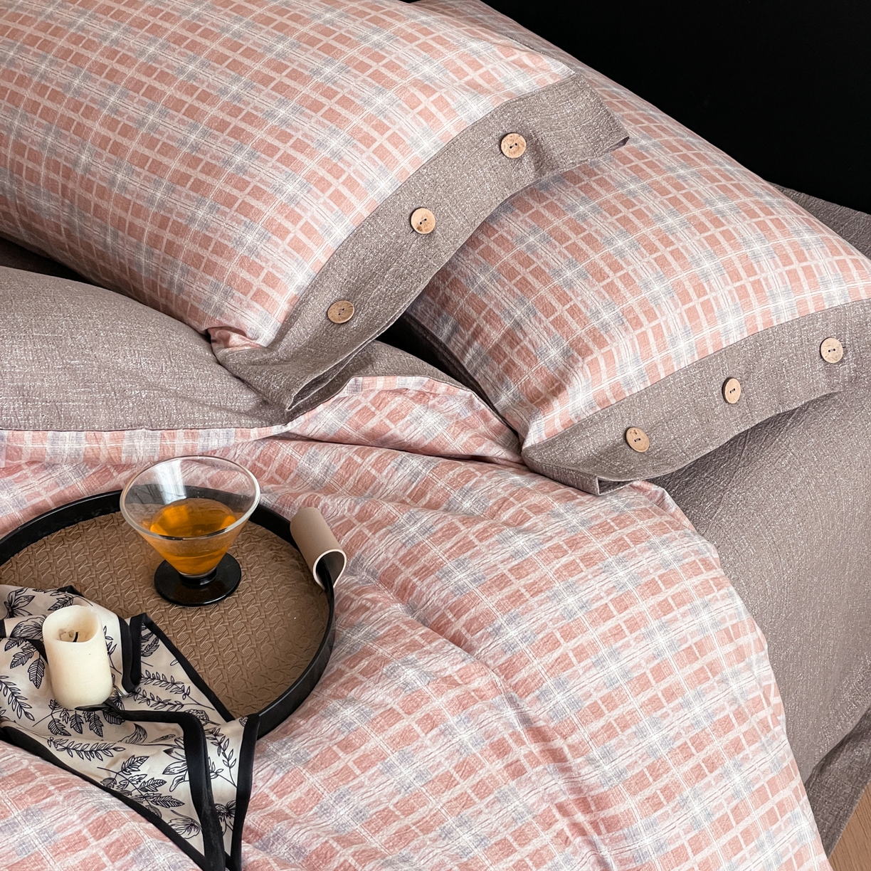 91家纺网 家纺一手货源 找家纺 慕木家纺 2025新款日系原麻复古风纽扣款四件套 纽扣款-伯克利-红