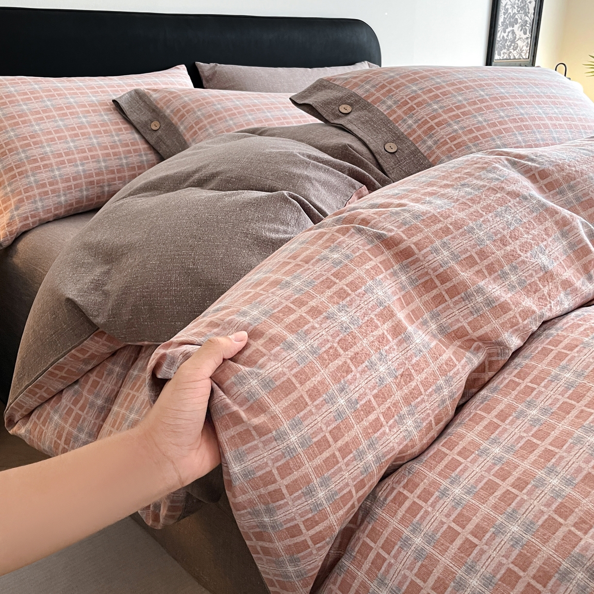 91家纺网 家纺一手货源 找家纺 慕木家纺 2025新款日系原麻复古风纽扣款四件套 纽扣款-伯克利-红