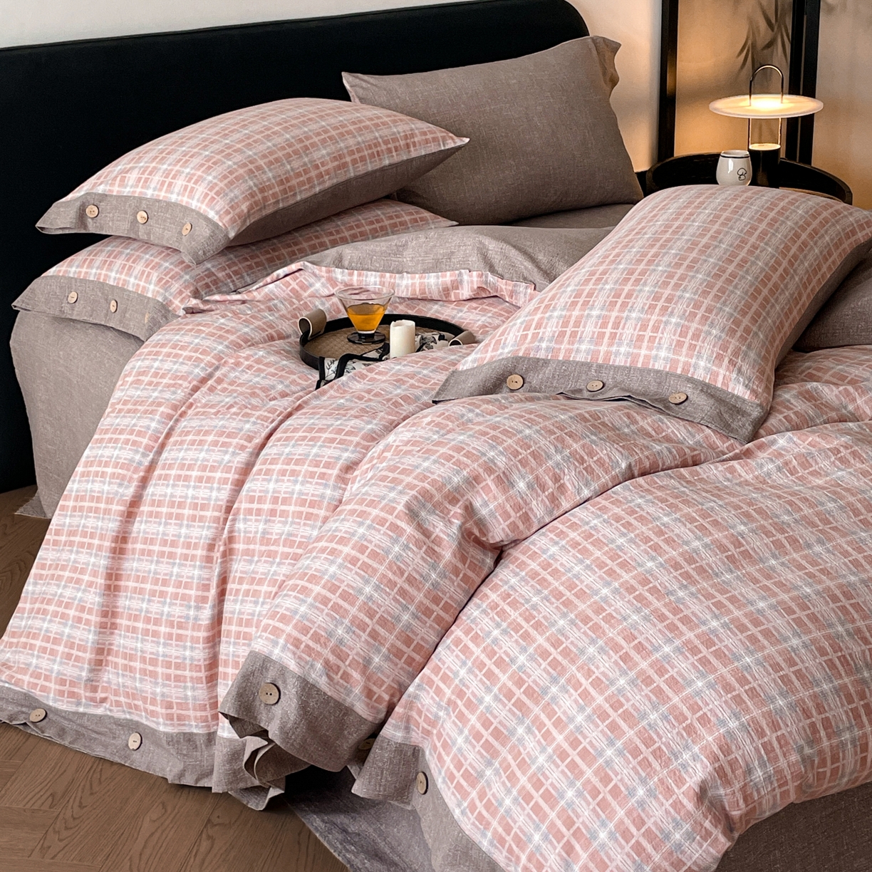 91家纺网 家纺一手货源 找家纺 慕木家纺 2025新款日系原麻复古风纽扣款四件套 纽扣款-伯克利-红