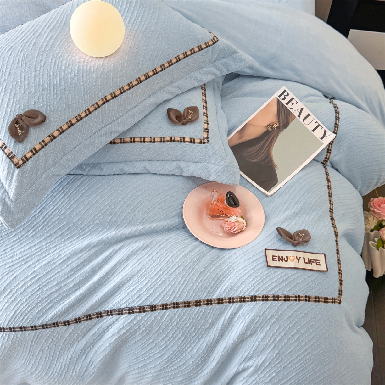 91家纺网 家纺一手货源 找家纺 （总）慕木家纺 2025新款牛奶绒雕花织带款梦巢系列四件套