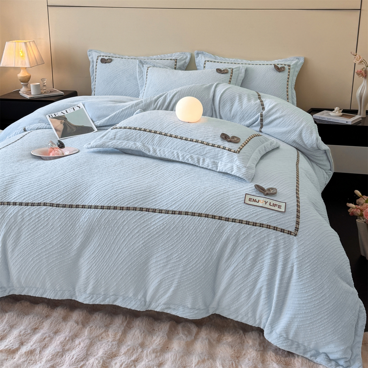 91家纺网 家纺一手货源 找家纺 （总）慕木家纺 2025新款牛奶绒雕花织带款梦巢系列四件套