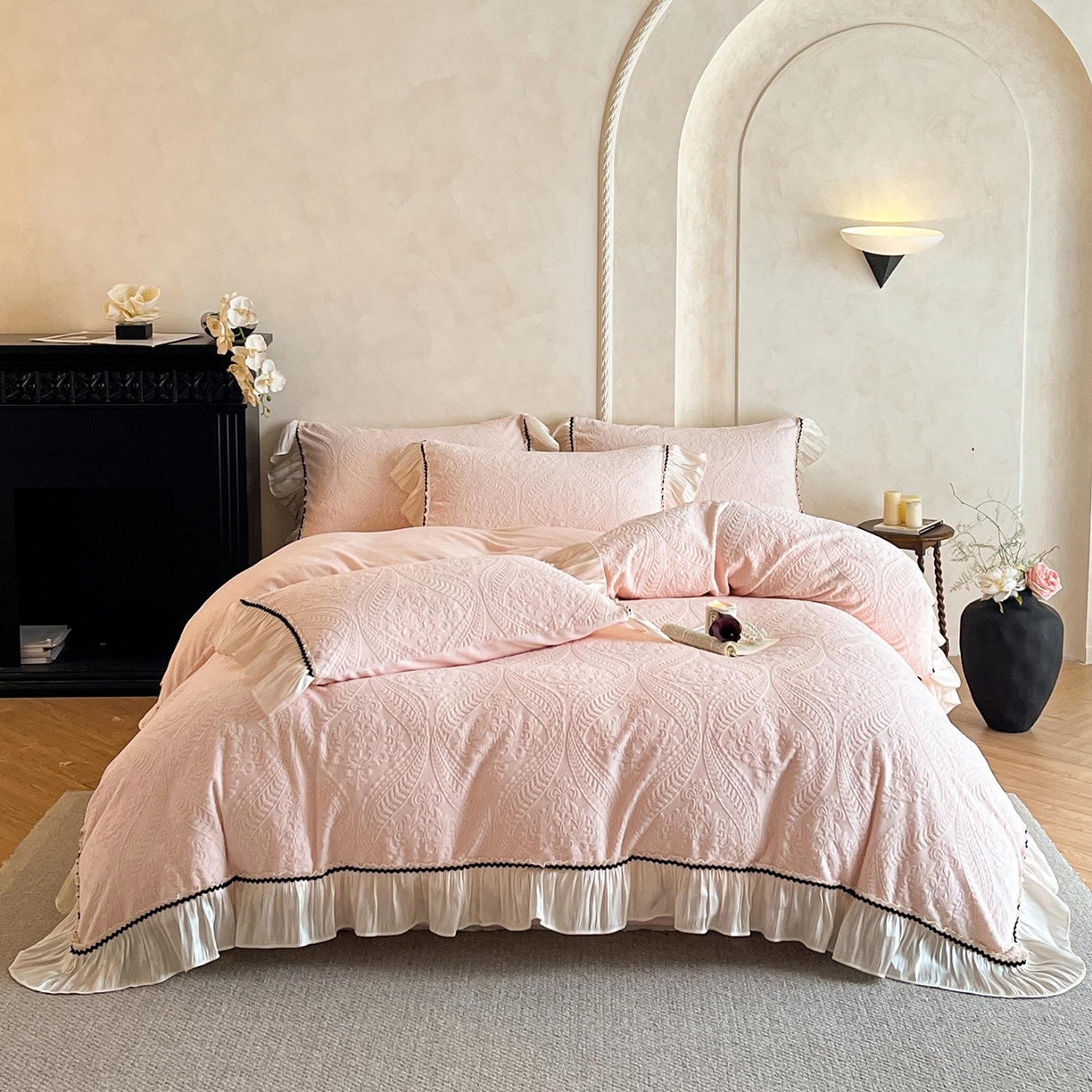 91家纺网 家纺一手货源 找家纺 慕木家纺 2025新款巴洛克花边牛奶绒剪花四件套 巴洛克-千禧粉