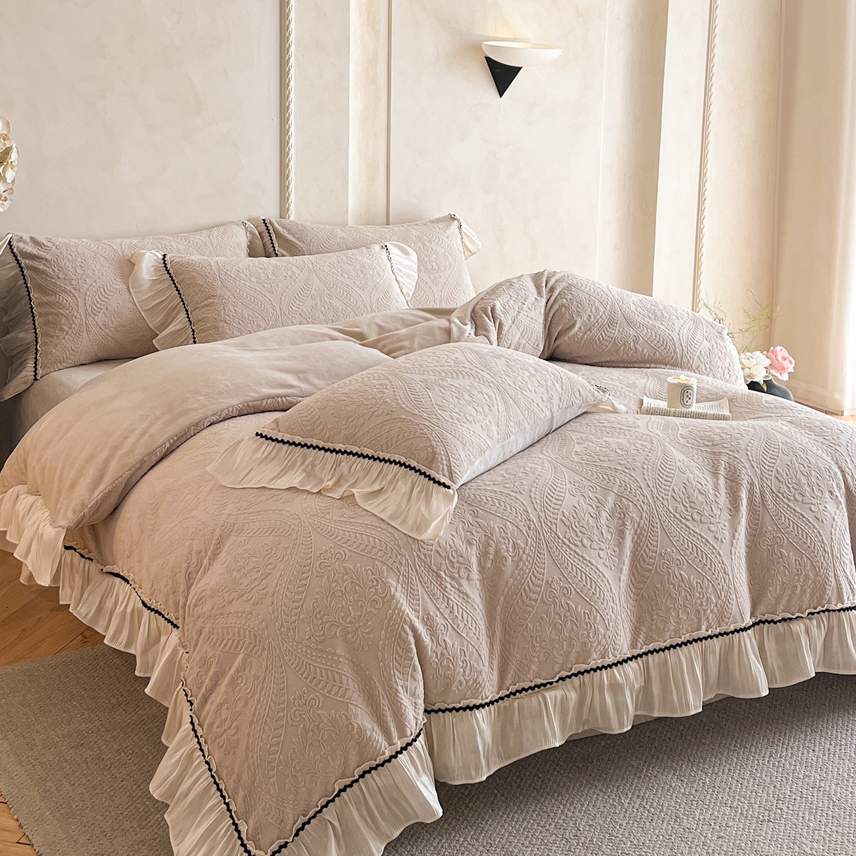 91家纺网 家纺一手货源 找家纺 慕木家纺 2025新款巴洛克花边牛奶绒剪花四件套 巴洛克-复古灰