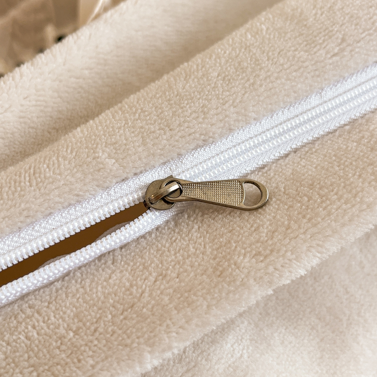 91家纺网 家纺一手货源 找家纺 慕木家纺 2025新款巴洛克花边牛奶绒剪花四件套 巴洛克-复古灰