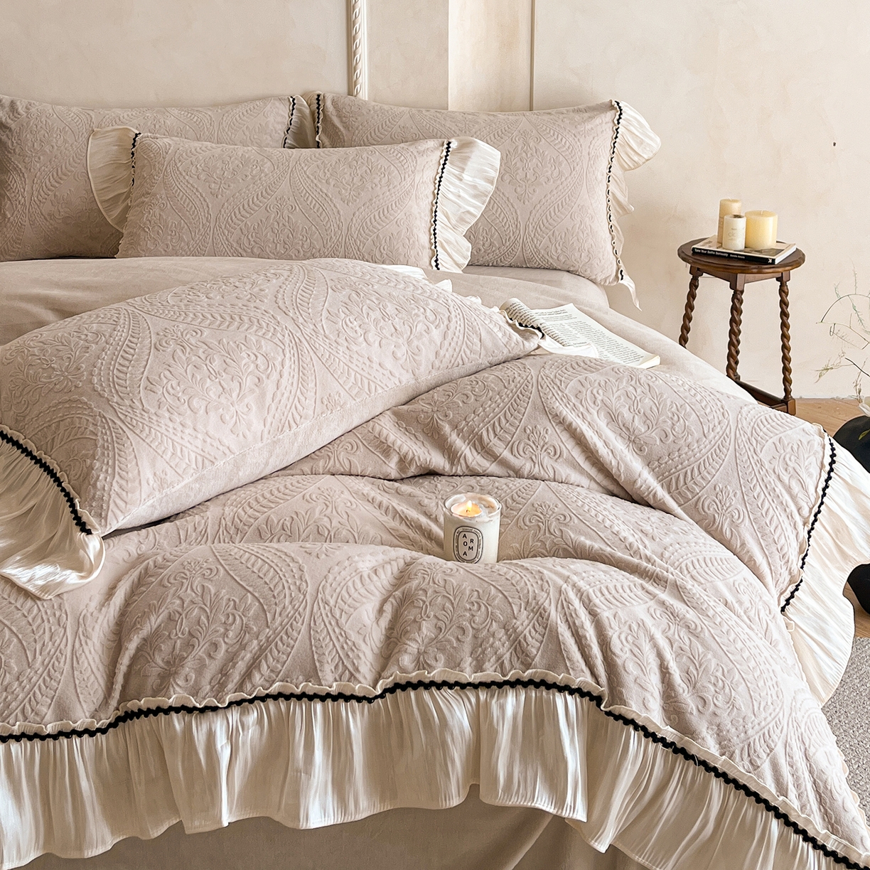 91家纺网 家纺一手货源 找家纺 慕木家纺 2025新款巴洛克花边牛奶绒剪花四件套 巴洛克-复古灰