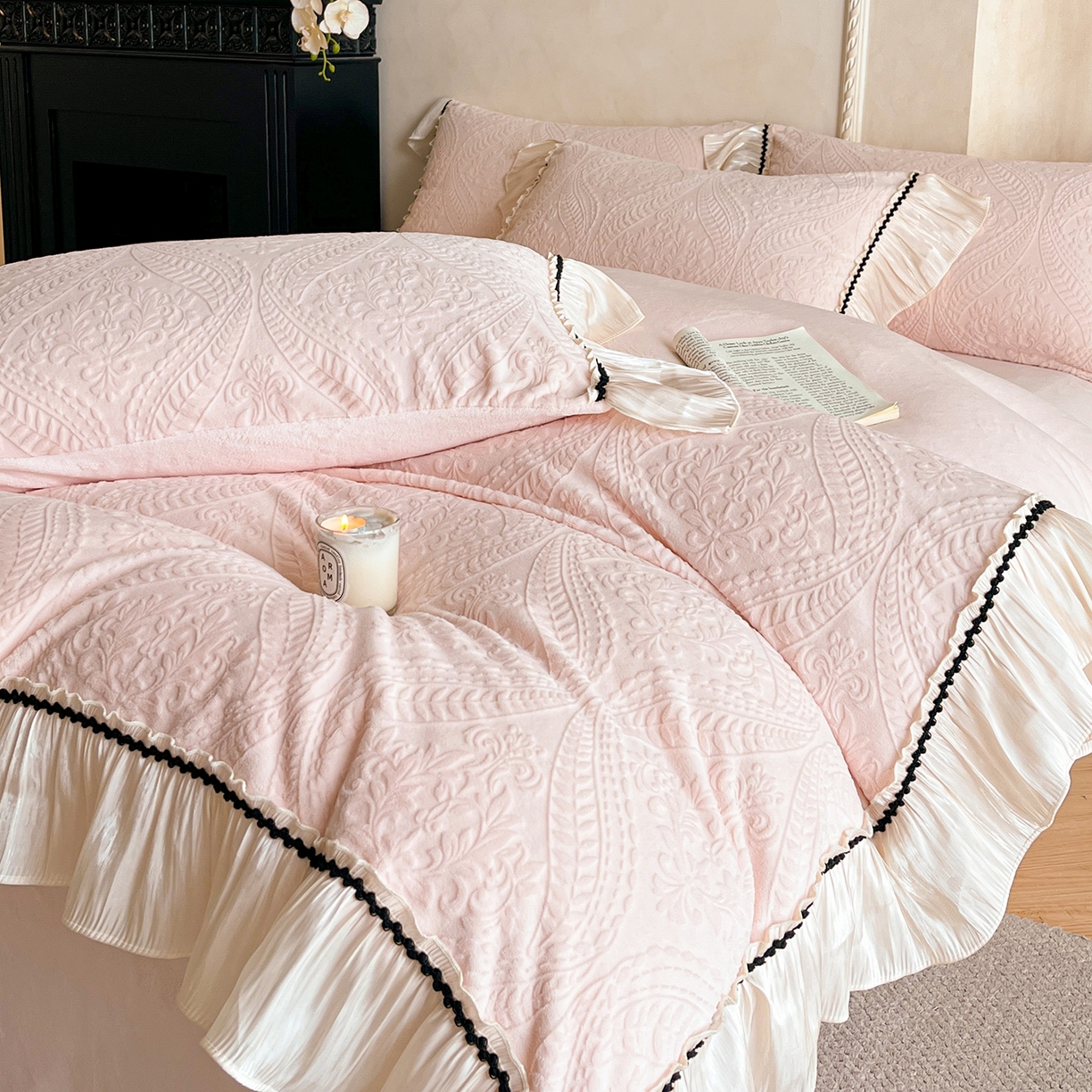 91家纺网 家纺一手货源 找家纺 慕木家纺 2025新款巴洛克花边牛奶绒剪花四件套 巴洛克-千禧粉