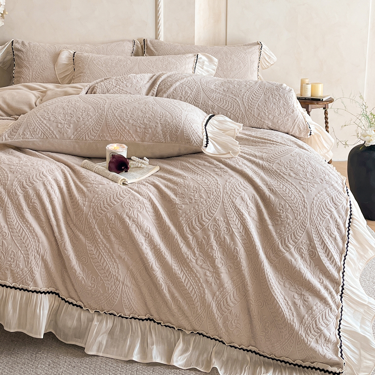 91家纺网 家纺一手货源 找家纺 慕木家纺 2025新款巴洛克花边牛奶绒剪花四件套 巴洛克-复古灰